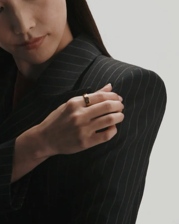 Publicación de @ouraring: «Noticeably subtle. Oura Ring 5 is already turning heads. Which finish is your favorite?»