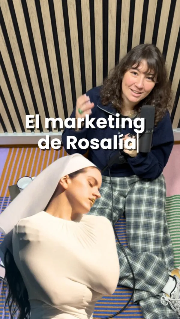 Reel de @brandcrops sobre el lanzamiento del álbum Lux de Rosalía en Callao