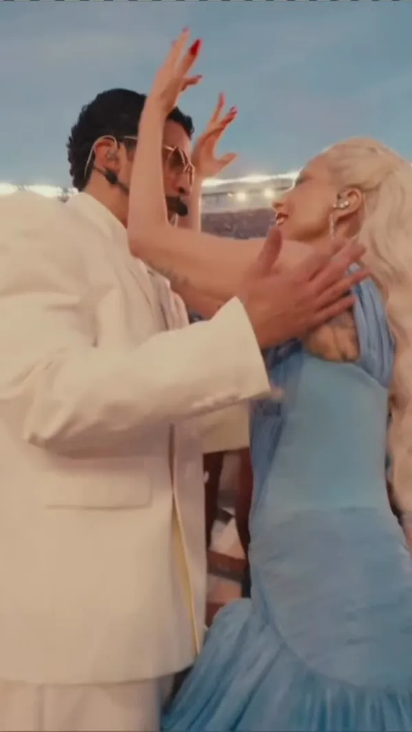 Reel de @brandcrops analizando el marketing del Super Bowl